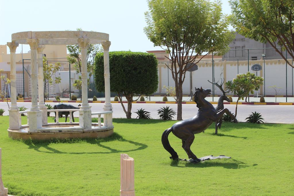 Tio Sea Resort Ал Хор Екстериор снимка The park of the university