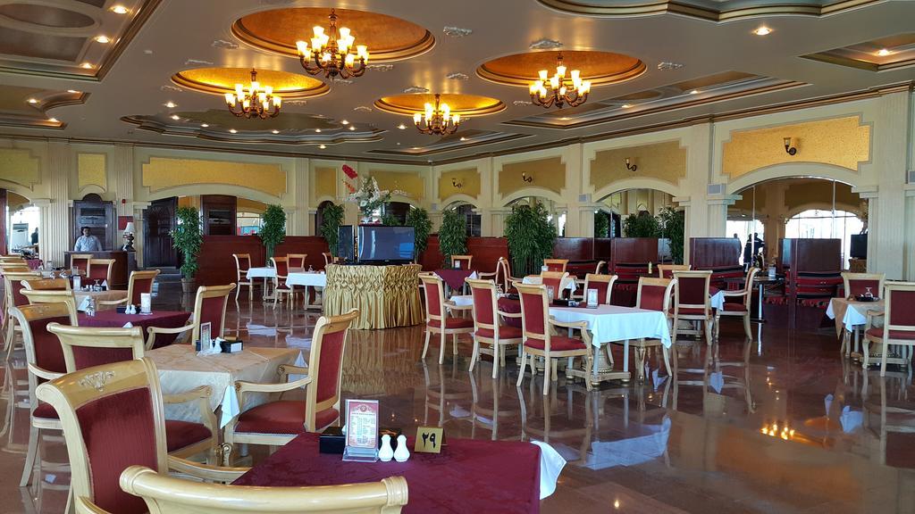 Tio Sea Resort Ал Хор Екстериор снимка The restaurant