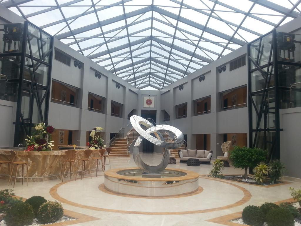 Tio Sea Resort Ал Хор Екстериор снимка Interior of the university