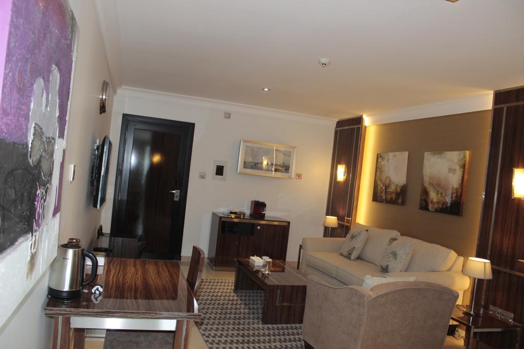 Tio Sea Resort Ал Хор Екстериор снимка A suite at the hotel