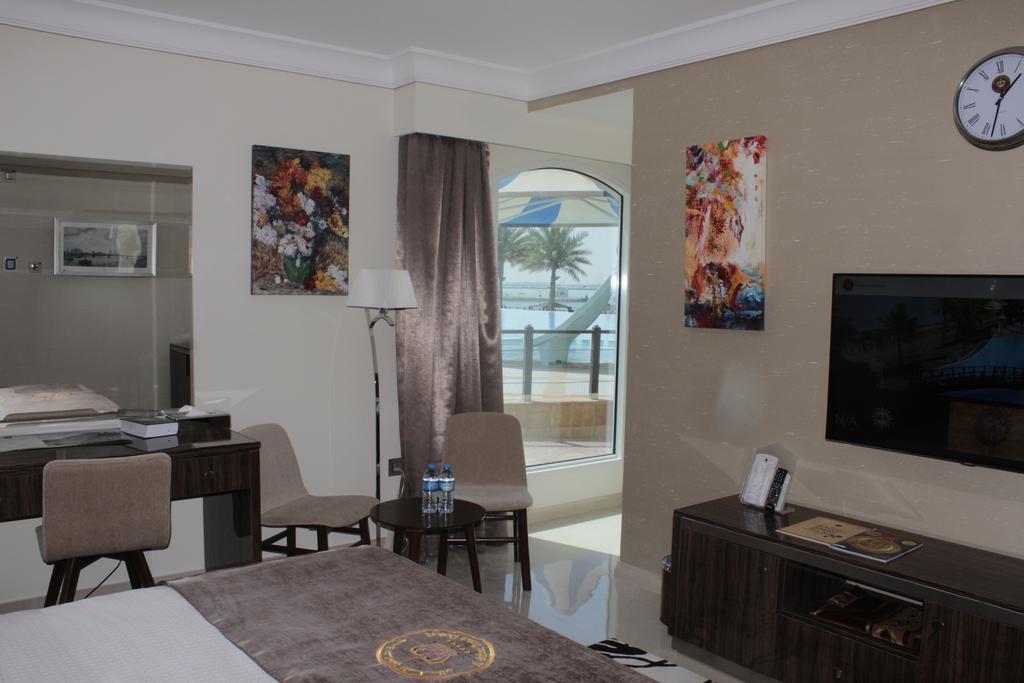Tio Sea Resort Ал Хор Екстериор снимка A suite at the hotel