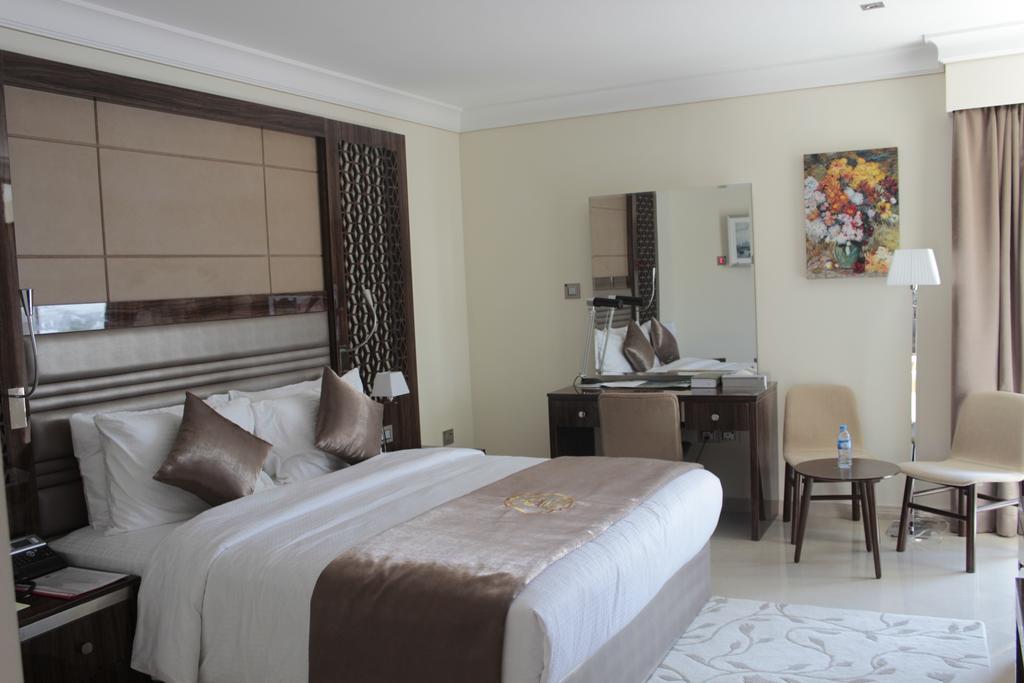 Tio Sea Resort Ал Хор Екстериор снимка A bedroom at the hotel