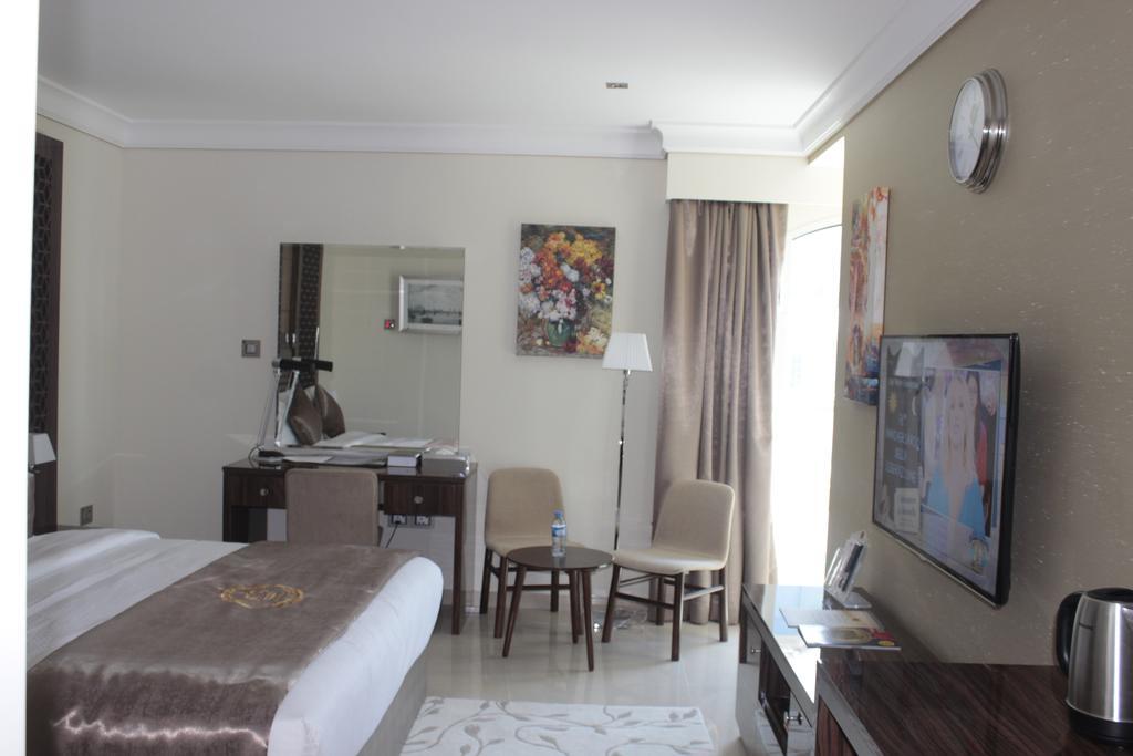 Tio Sea Resort Ал Хор Екстериор снимка A room at the hotel