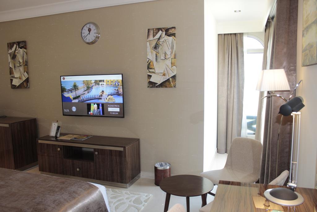 Tio Sea Resort Ал Хор Екстериор снимка A room at the hotel