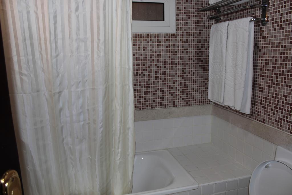 Tio Sea Resort Ал Хор Екстериор снимка A shower curtain