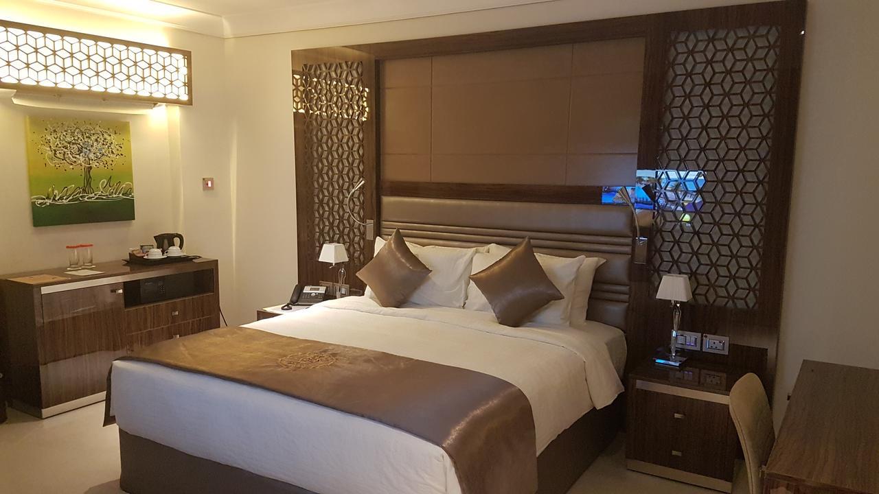Tio Sea Resort Ал Хор Екстериор снимка A bedroom at the hotel