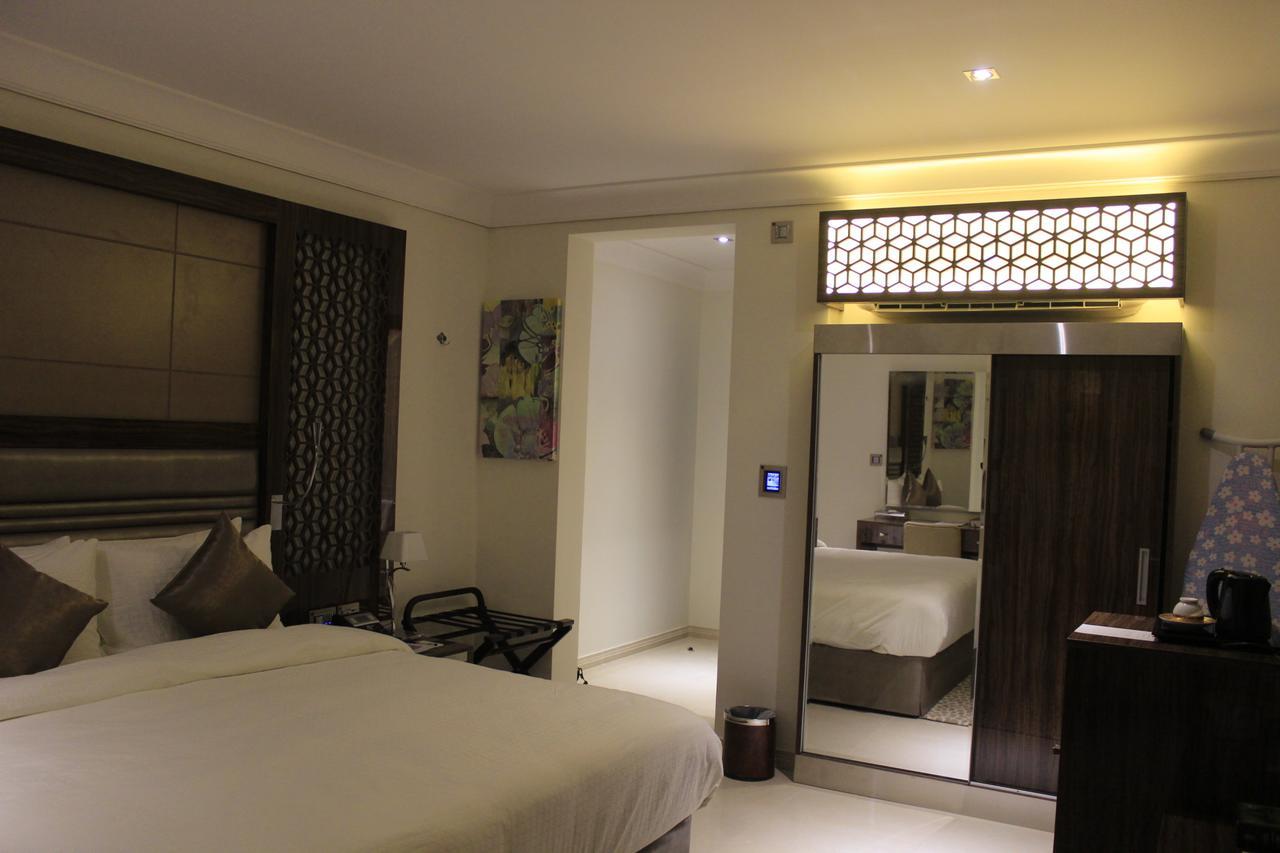 Tio Sea Resort Ал Хор Екстериор снимка A room at the hotel