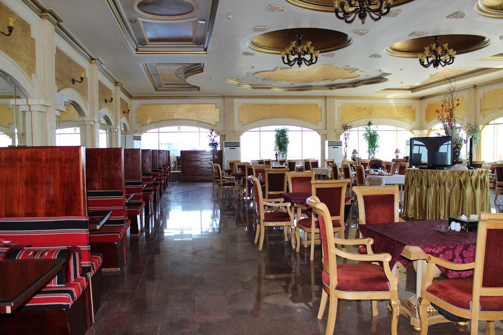 Tio Sea Resort Ал Хор Екстериор снимка The restaurant