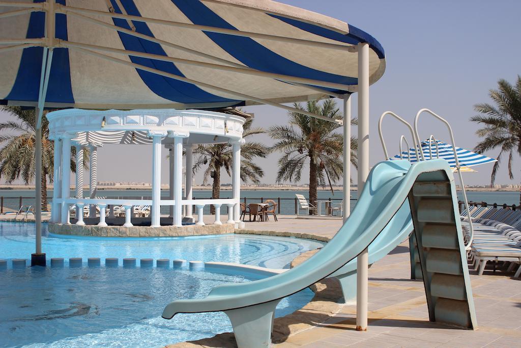 Tio Sea Resort Ал Хор Екстериор снимка A water slide