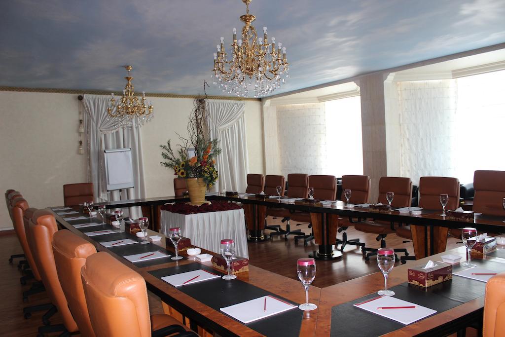 Tio Sea Resort Ал Хор Екстериор снимка The conference room