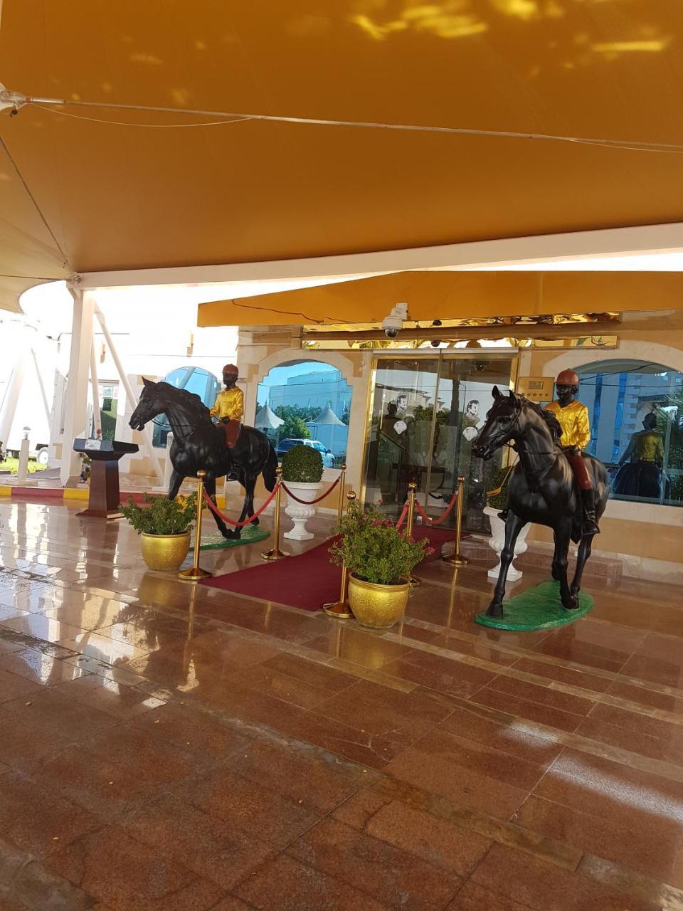 Tio Sea Resort Ал Хор Екстериор снимка Entrance of the Meydan Grandstand