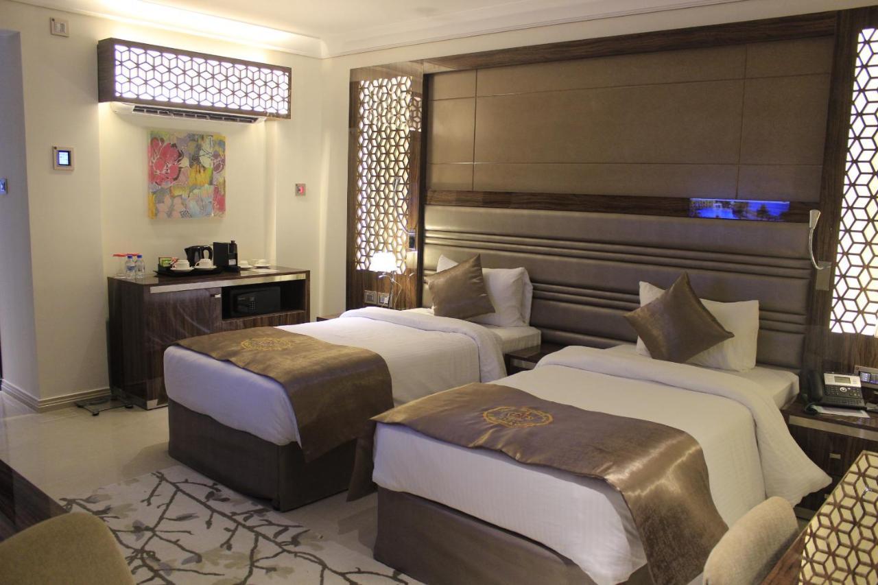 Tio Sea Resort Ал Хор Екстериор снимка A room at the hotel